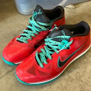 Lebron 9 Liverpool Low size 13 with custom laces